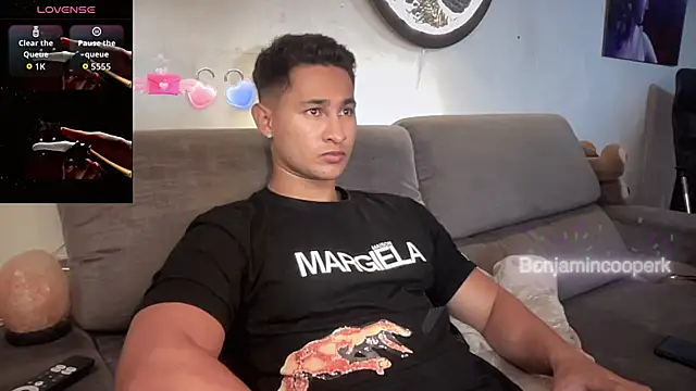 Snapshot of BenjaminCooperk chatting on October 17, 2025, 7:11 am BenjaminCooperk online show from October 17, 2025, 7:11 am