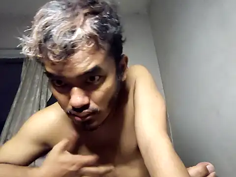 Snapshot of eizy2310 chatting on December 9, 2024, 8:12 pm eizy2310 online show from December 9, 2024, 8:12 pm