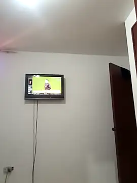 Snapshot of joanpinzon chatting on November 9, 2025, 4:05 pm joanpinzon online show from November 9, 2025, 4:05 pm