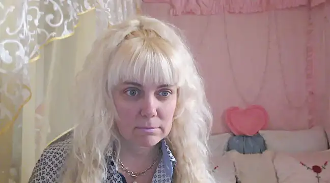 SunnySylvia online show from January 4, 2025, 4:33 am