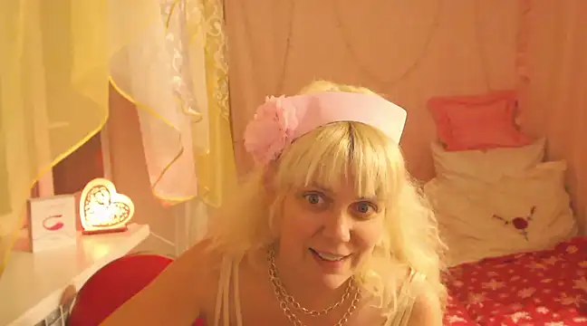 SunnySylvia online show from February 9, 2025, 4:18 pm