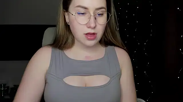 Snapshot of SeasonalSomeone chatting on December 15, 2024, 3:31 pm SeasonalSomeone online show from December 15, 2024, 3:31 pm