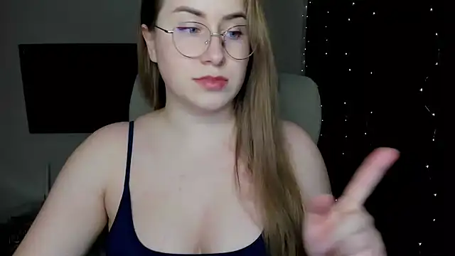 Snapshot of SeasonalSomeone chatting on December 18, 2024, 5:00 pm SeasonalSomeone online show from December 18, 2024, 5:00 pm