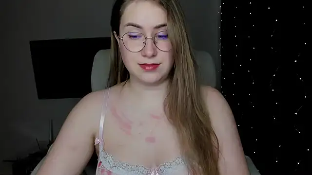 Snapshot of SeasonalSomeone chatting on December 20, 2024, 8:23 pm SeasonalSomeone online show from December 20, 2024, 8:23 pm