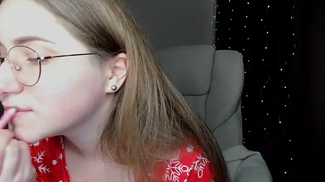 Snapshot of SeasonalSomeone chatting on December 27, 2024, 1:18 pm SeasonalSomeone online show from December 27, 2024, 1:18 pm