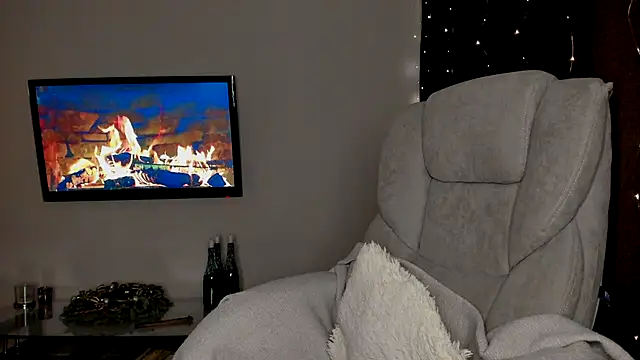 Snapshot of SeasonalSomeone chatting on January 28, 2025, 9:50 pm SeasonalSomeone online show from January 28, 2025, 9:50 pm