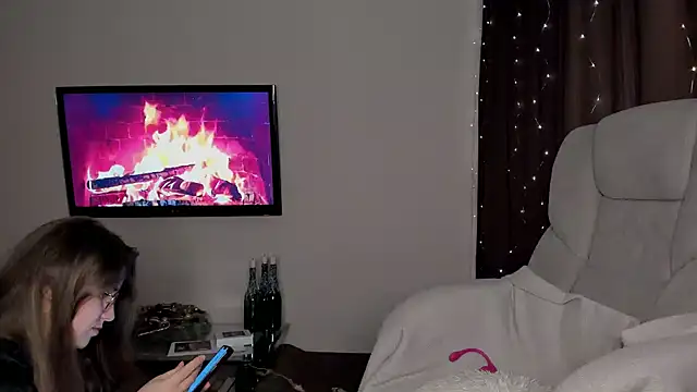 Snapshot of SeasonalSomeone chatting on February 8, 2025, 4:57 pm SeasonalSomeone online show from February 8, 2025, 4:57 pm