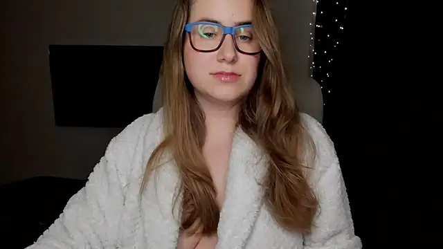 Snapshot of SeasonalSomeone chatting on October 26, 2025, 10:36 pm SeasonalSomeone online show from October 26, 2025, 10:36 pm