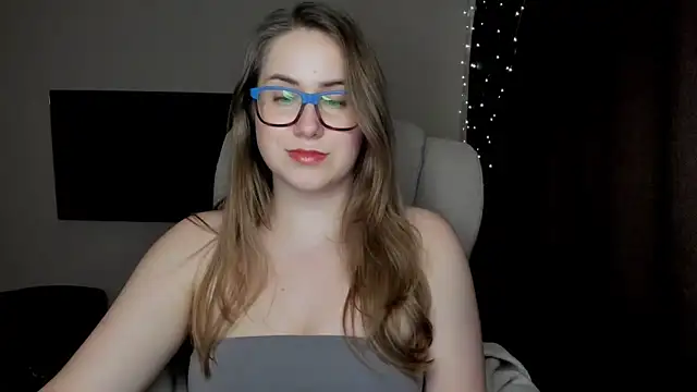 Snapshot of SeasonalSomeone chatting on October 27, 2025, 11:31 pm SeasonalSomeone online show from October 27, 2025, 11:31 pm