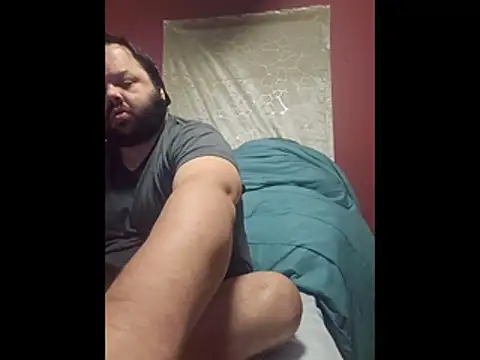 Snapshot of Strongbutgentle36 chatting on December 17, 2025, 6:08 am Strongbutgentle36 online show from December 17, 2025, 6:08 am