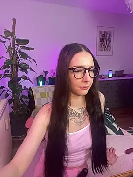 Trixie-Tainted online show from February 28, 2025, 4:20 pm