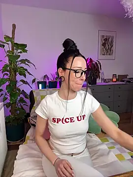 Trixie-Tainted online show from March 15, 2025, 1:40 pm