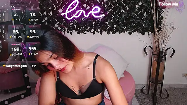 Snapshot of DestinyHills chatting on February 10, 2025, 3:32 pm DestinyHills online show from February 10, 2025, 3:32 pm