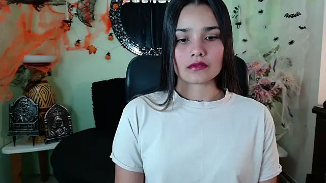 Snapshot of DestinyHills chatting on October 8, 2025, 12:14 pm DestinyHills online show from October 8, 2025, 12:14 pm