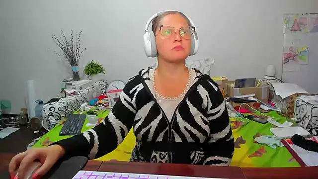 Snapshot of IamYourNarcotic chatting on November 12, 2025, 2:39 pm IamYourNarcotic online show from November 12, 2025, 2:39 pm