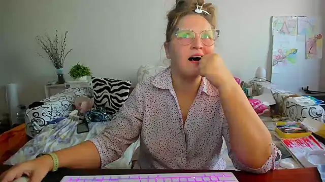 Snapshot of IamYourNarcotic chatting on November 21, 2025, 12:37 pm IamYourNarcotic online show from November 21, 2025, 12:37 pm