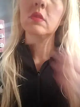 Mllesha74000 online show from November 26, 2025, 2:18 pm