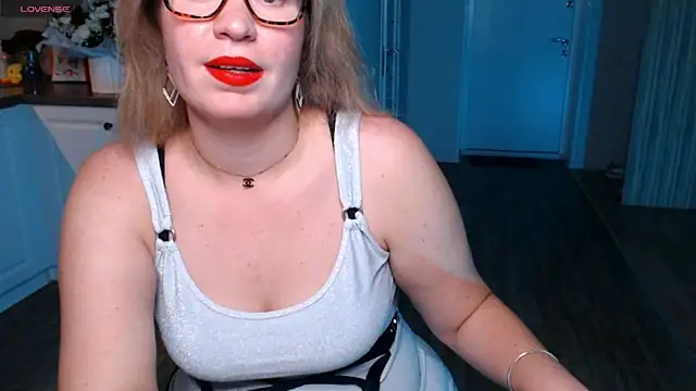 HotTiffani online show from September 10, 2025, 3:23 pm