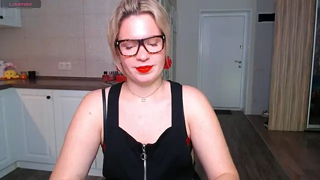 HotTiffani online show from September 24, 2025, 9:45 am