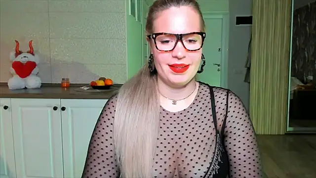 HotTiffani online show from November 30, 2025, 7:12 am