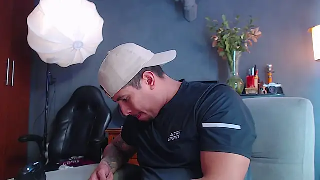 geirge teacherxx online show from November 24, 2025, 6:40 pm