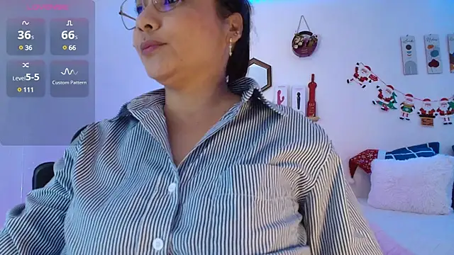 Snapshot of JuliRamirez chatting on December 27, 2024, 8:28 pm JuliRamirez online show from December 27, 2024, 8:28 pm