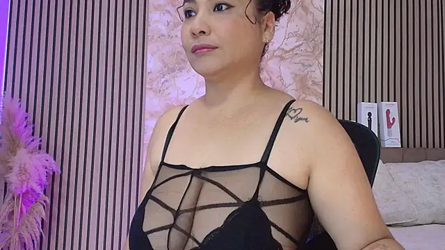 Snapshot of JuliRamirez chatting on September 12, 2025, 12:16 pm JuliRamirez online show from September 12, 2025, 12:16 pm