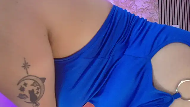 Snapshot of JuliRamirez chatting on October 1, 2025, 12:44 pm JuliRamirez online show from October 1, 2025, 12:44 pm