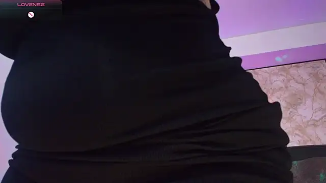 Snapshot of JuliRamirez chatting on November 30, 2025, 1:37 pm JuliRamirez online show from November 30, 2025, 1:37 pm