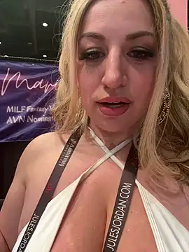 Snapshot of miamellycious chatting on January 23, 2025, 2:12 am miamellycious online show from January 23, 2025, 2:12 am