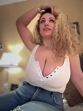 Snapshot of miamellycious chatting on February 26, 2025, 1:32 am miamellycious online show from February 26, 2025, 1:32 am