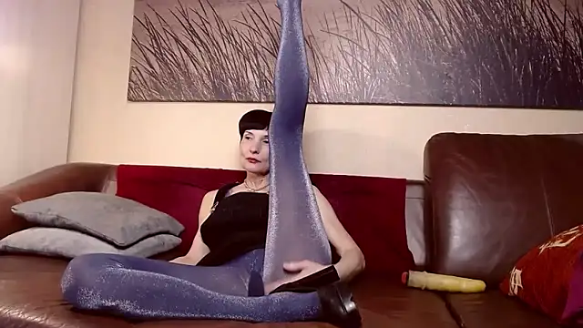 ElizabethLong online show from March 16, 2025, 2:33 pm