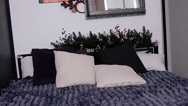 Snapshot of Ashley_Ross_ chatting on December 22, 2024, 7:44 am Ashley Ross online show from December 22, 2024, 7:44 am