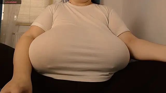 Snapshot of SenzualHotM chatting on February 19, 2025, 2:23 pm SenzualHotM online show from February 19, 2025, 2:23 pm