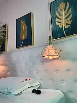 valerie lya online show from November 6, 2025, 8:43 pm