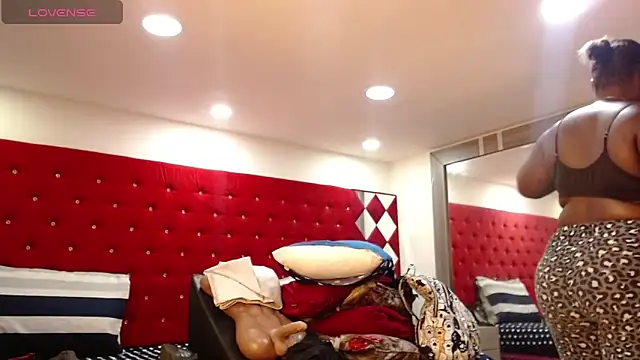 Snapshot of TamyJhonson chatting on November 1, 2025, 1:24 pm TamyJhonson online show from November 1, 2025, 1:24 pm