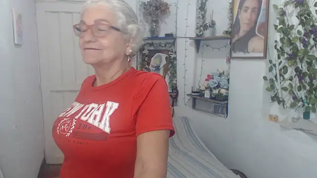 Snapshot of FunnyGrandma chatting on September 21, 2025, 1:40 am FunnyGrandma online show from September 21, 2025, 1:40 am