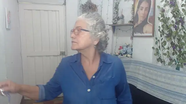 Snapshot of FunnyGrandma chatting on September 25, 2025, 11:30 pm FunnyGrandma online show from September 25, 2025, 11:30 pm