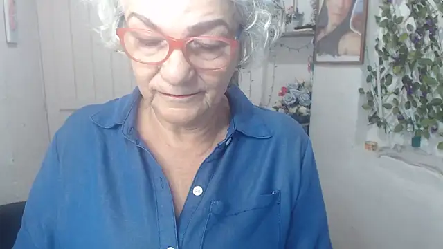 Snapshot of FunnyGrandma chatting on September 30, 2025, 12:04 am FunnyGrandma online show from September 30, 2025, 12:04 am