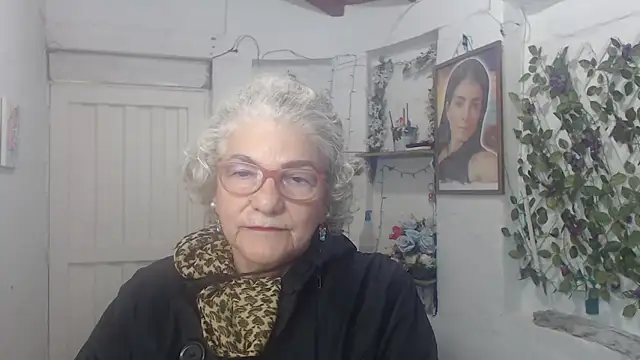 Snapshot of FunnyGrandma chatting on October 5, 2025, 3:16 am FunnyGrandma online show from October 5, 2025, 3:16 am