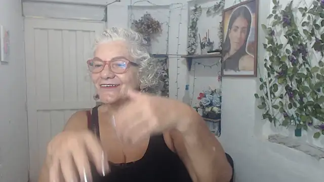 Snapshot of FunnyGrandma chatting on October 5, 2025, 10:51 pm FunnyGrandma online show from October 5, 2025, 10:51 pm