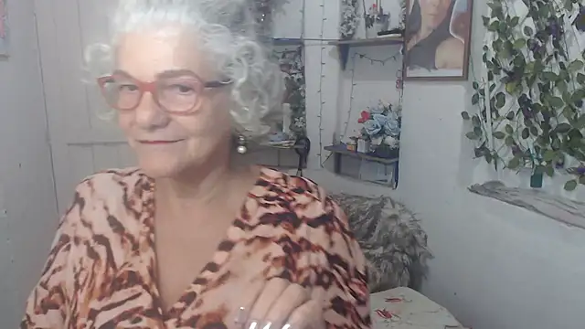 Snapshot of FunnyGrandma chatting on October 9, 2025, 12:30 am FunnyGrandma online show from October 9, 2025, 12:30 am
