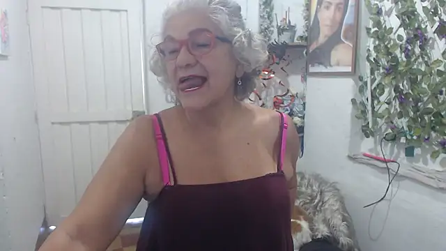 Snapshot of FunnyGrandma chatting on October 19, 2025, 9:37 pm FunnyGrandma online show from October 19, 2025, 9:37 pm