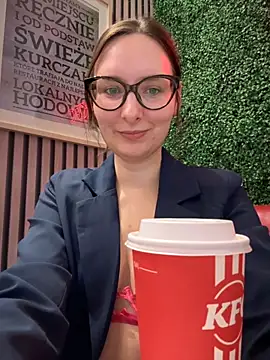 The Snowwhitee online show from November 6, 2025, 9:21 am