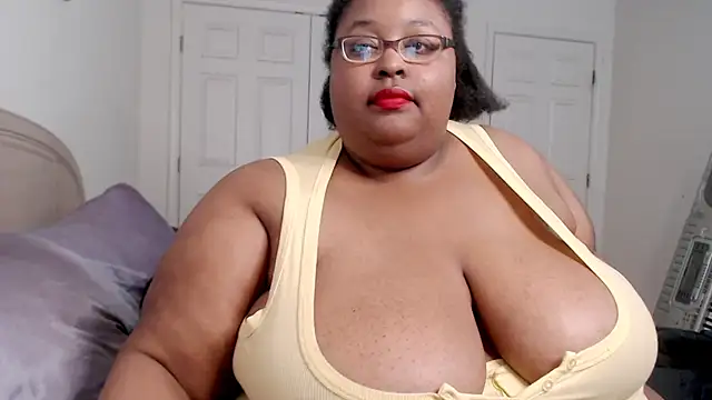 Snapshot of Loves_Aura chatting on February 7, 2025, 12:53 am Loves Aura online show from February 7, 2025, 12:53 am