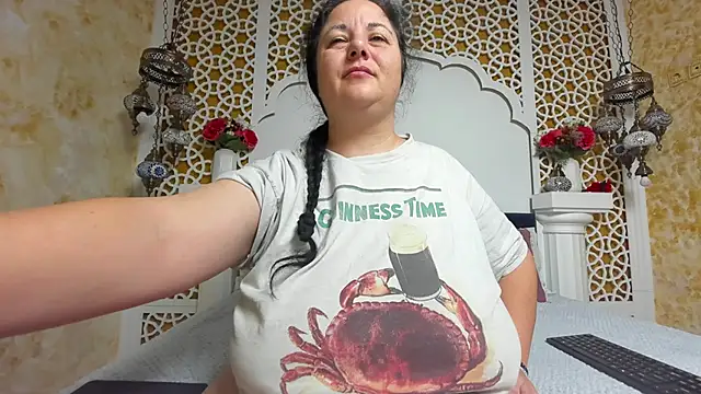 AleshaArabian online show from December 2, 2025, 5:02 am