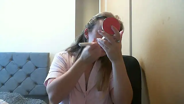 SusanCurt online show from October 12, 2025, 8:24 am