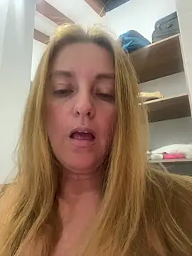 Snapshot of moniquerainx chatting on January 3, 2025, 2:21 am moniquerainx online show from January 3, 2025, 2:21 am