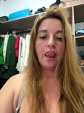 Snapshot of moniquerainx chatting on September 27, 2025, 12:59 am moniquerainx online show from September 27, 2025, 12:59 am