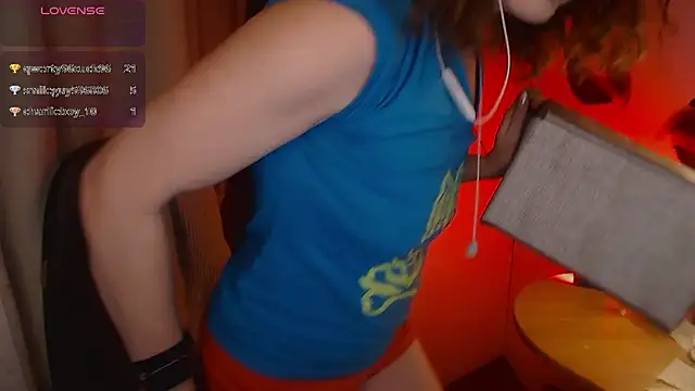 Snapshot of JohansonKatie chatting on January 6, 2025, 12:59 am JohansonKatie online show from January 6, 2025, 12:59 am